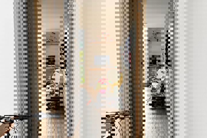 Sunny, modern two-bedroom apartment in a quiet tow - 1