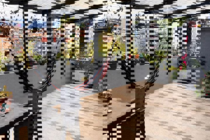 Sunny, modern two-bedroom apartment in a quiet tow - 8