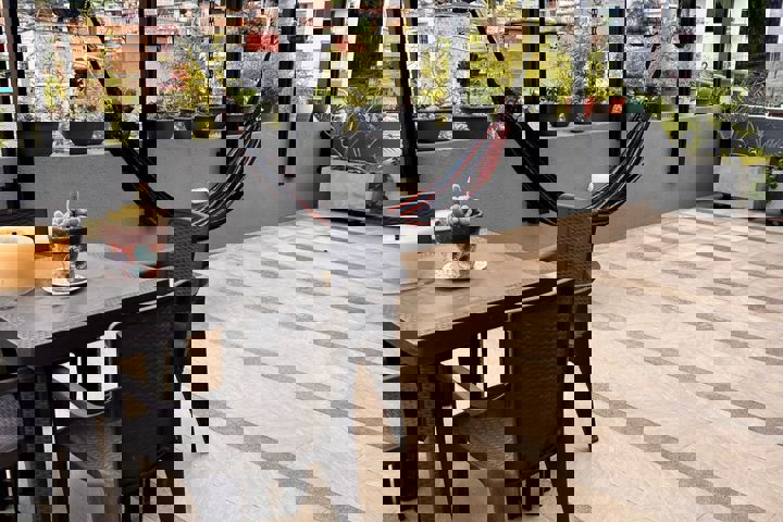 Sunny, modern two-bedroom apartment in a quiet tow - 9