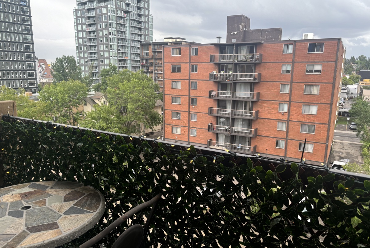 1 bedroom condo in downtown Calgary