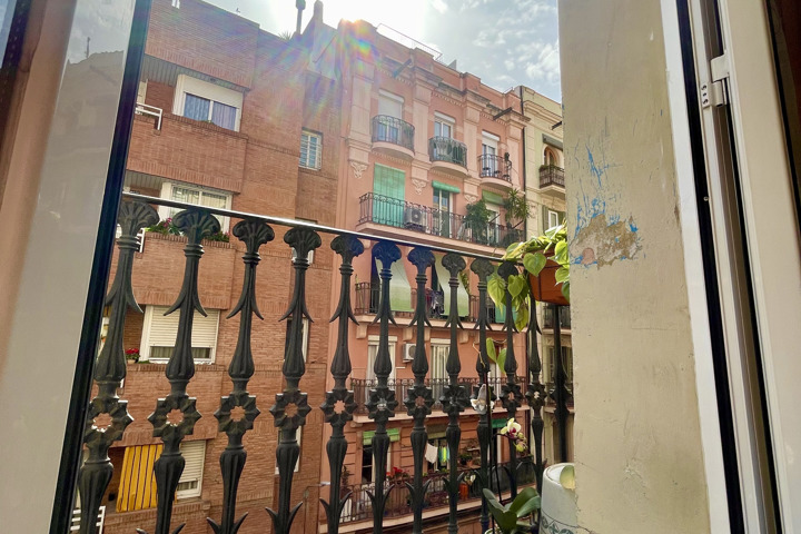 Sunny apartment with balcony [city center] - 2