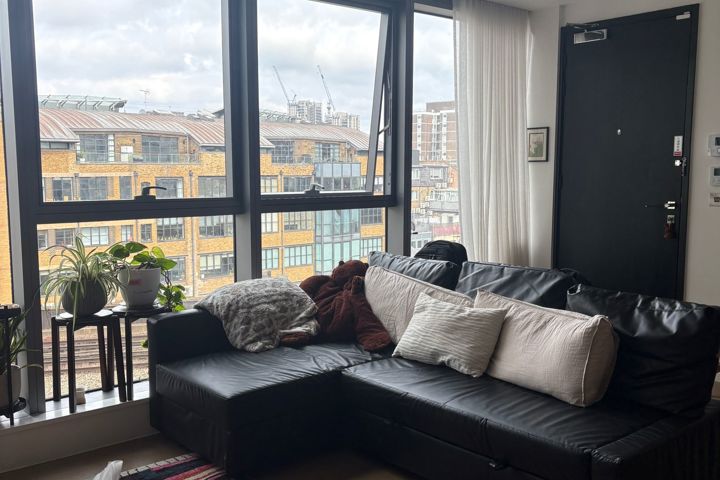 Modern One-Bedroom Flat in Lovely Neighborhood - 2