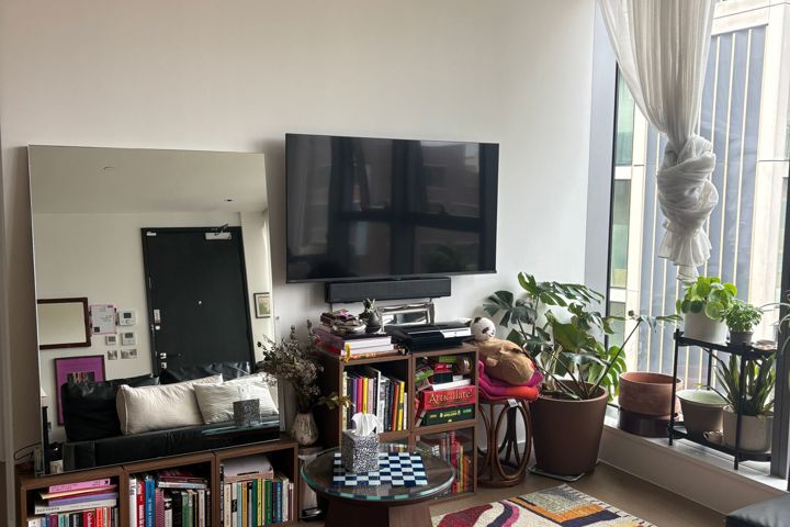 Modern One-Bedroom Flat in Lovely Neighborhood - 1
