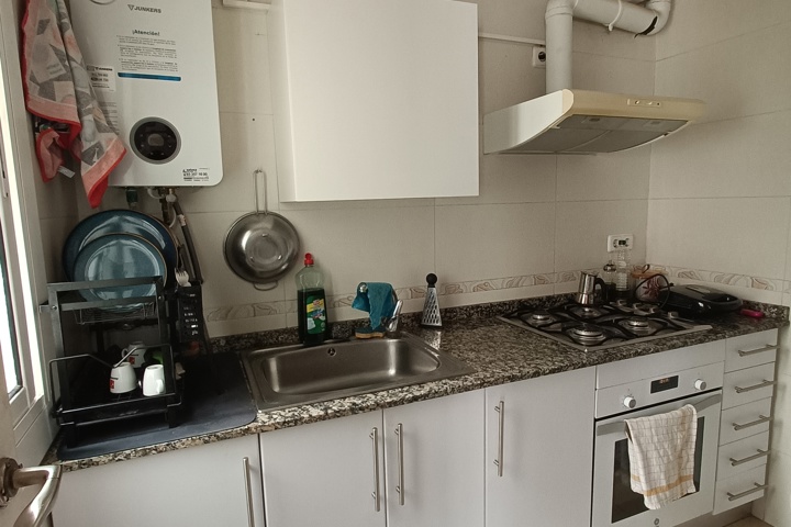 Cozy Flat with Cats & Balcony in Central Barcelona - 4