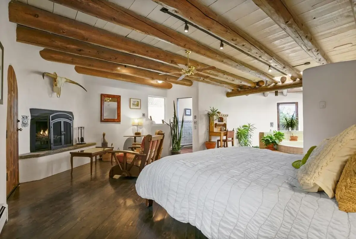 8,000 sq/ft Taos artist retreat!