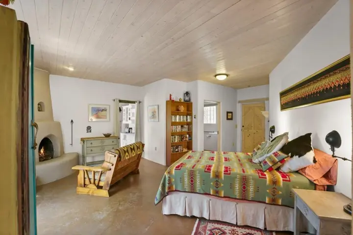 8,000 sq/ft Taos artist retreat! - 2