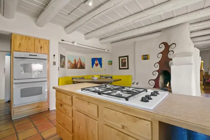 8,000 sq/ft Taos artist retreat! - 5