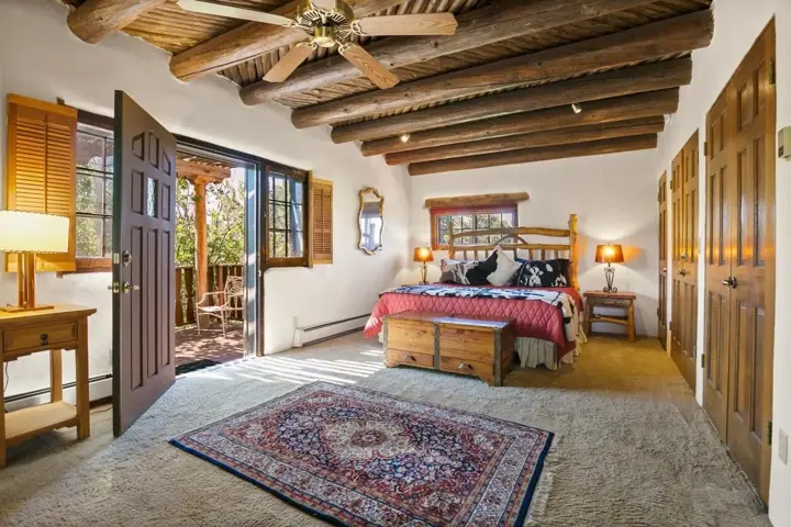 8,000 sq/ft Taos artist retreat! - 10