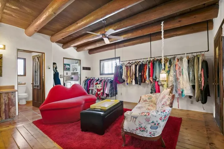 8,000 sq/ft Taos artist retreat! - 9