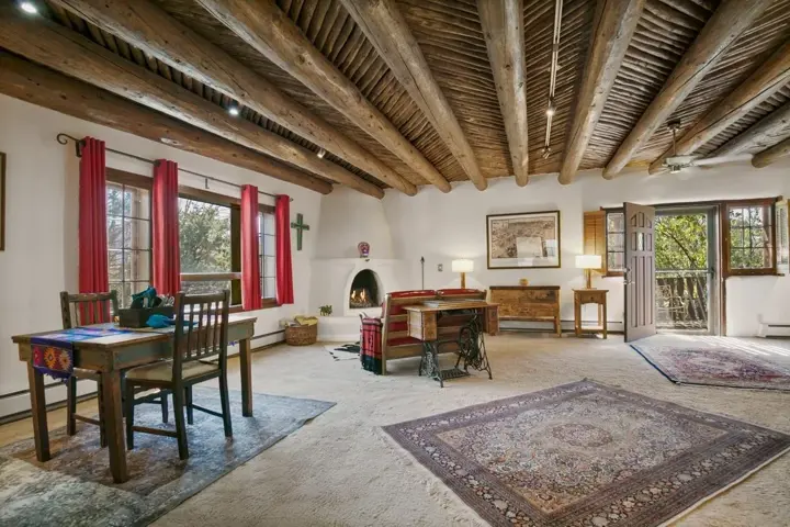 8,000 sq/ft Taos artist retreat! - 11