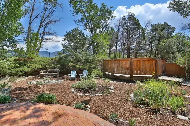 8,000 sq/ft Taos artist retreat! - 13