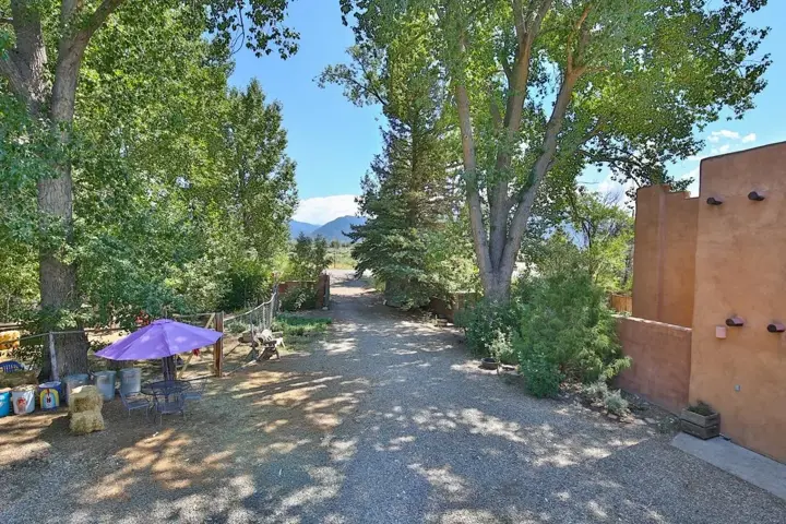 8,000 sq/ft Taos artist retreat! - 16