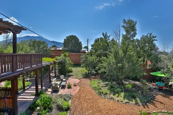8,000 sq/ft Taos artist retreat! - 20