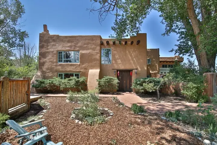 8,000 sq/ft Taos artist retreat! - 1