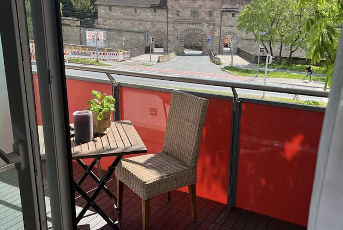 Stylish Furnished 2.5-Room Flat in Prime Location