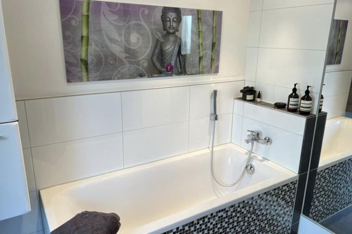 Stylish Furnished 2.5-Room Flat in Prime Location - 7
