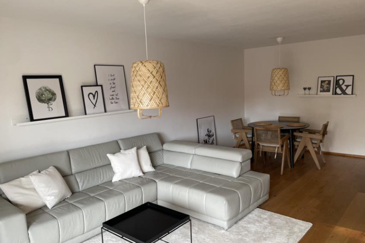 Stylish Furnished 2.5-Room Flat in Prime Location - 1