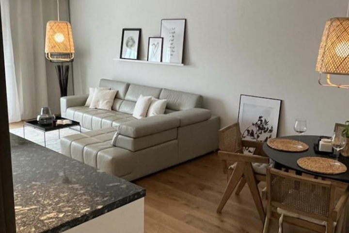 Stylish Furnished 2.5-Room Flat in Prime Location - 4