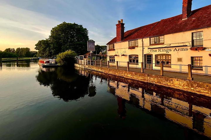Stylish home beside the River Thames, Oxford - 19