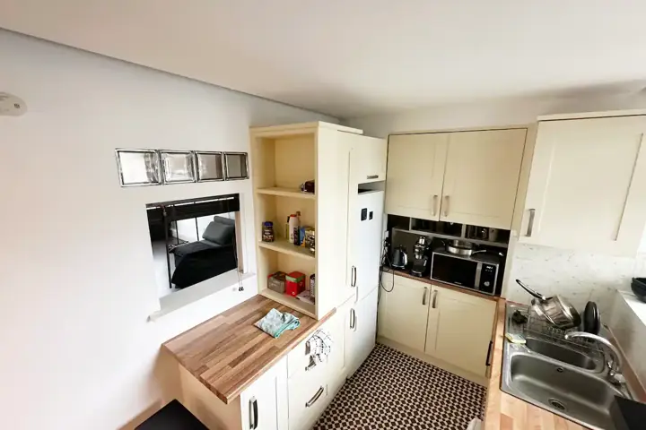 Ground floor 1 bedroom flat with a patio - 8