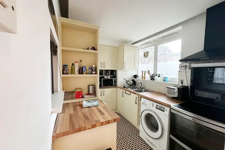 Ground floor 1 bedroom flat with a patio - 11