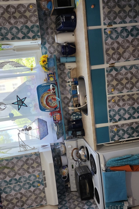 Colourful 'n Cozy City Apartment! - 22