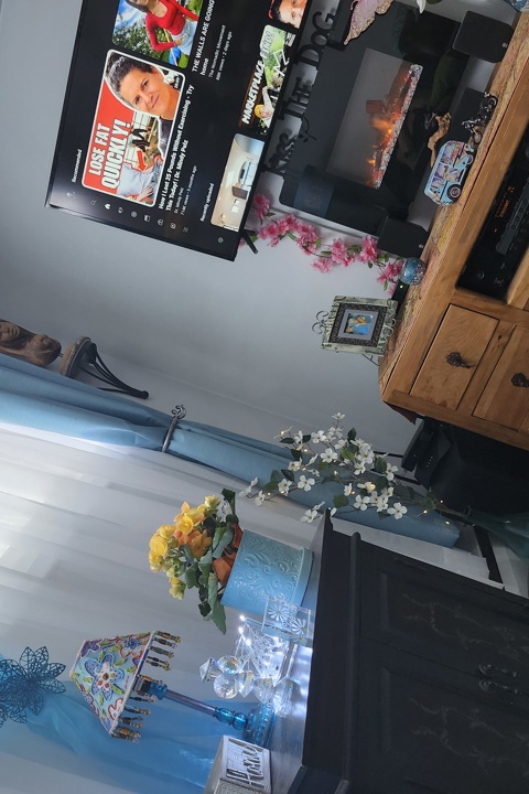 Colourful 'n Cozy City Apartment! - 16