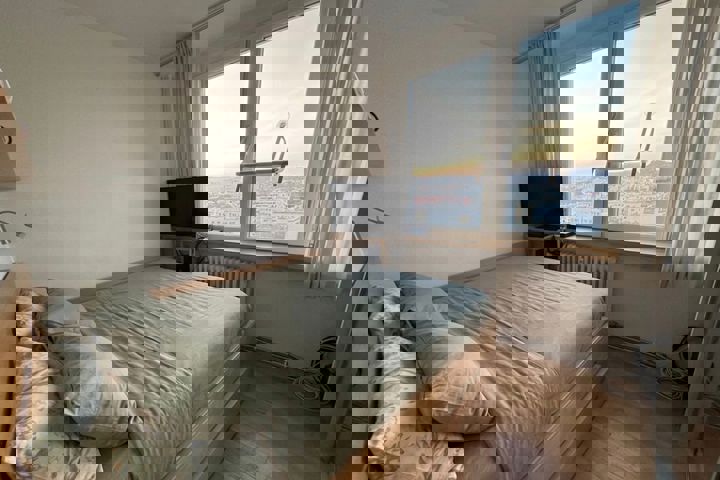 Sunny and cozy apartment with a Prague castle view - 2