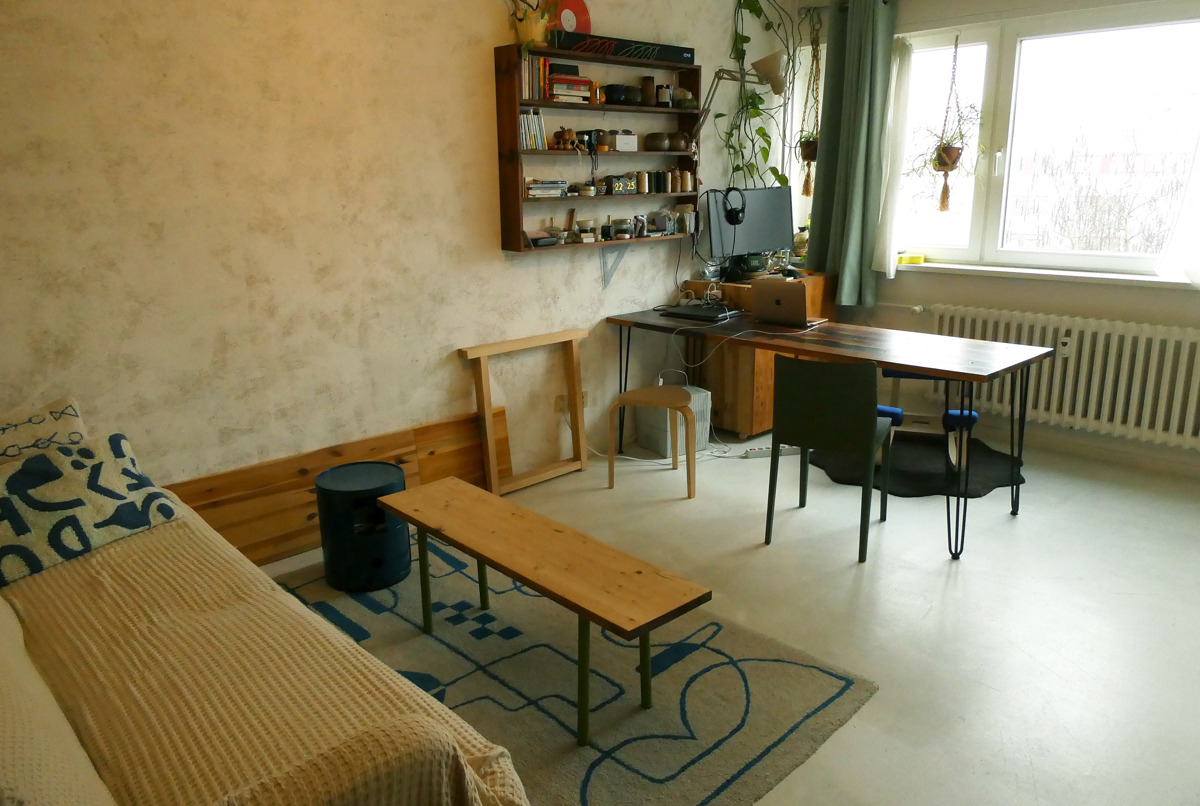 One room studio flat in international neighbourhoo