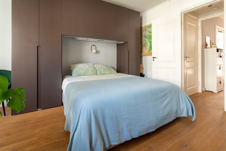 Chic, minimalist home with pops of color - 3