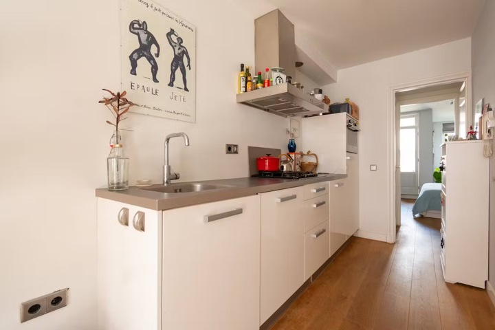 Chic, minimalist home with pops of color - 2