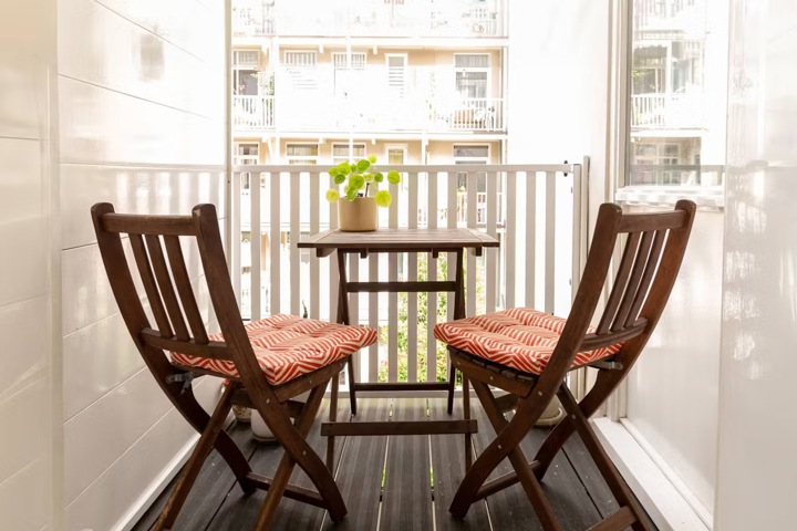 Chic, minimalist home with pops of color - 6