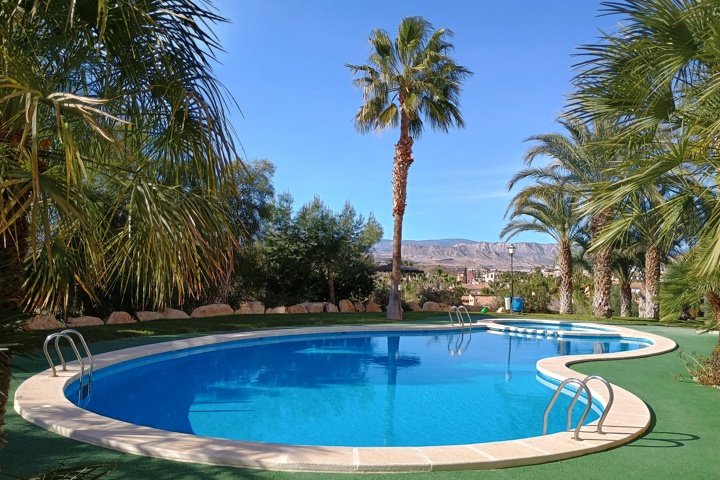 Sunny flat with pool & terrace - 11