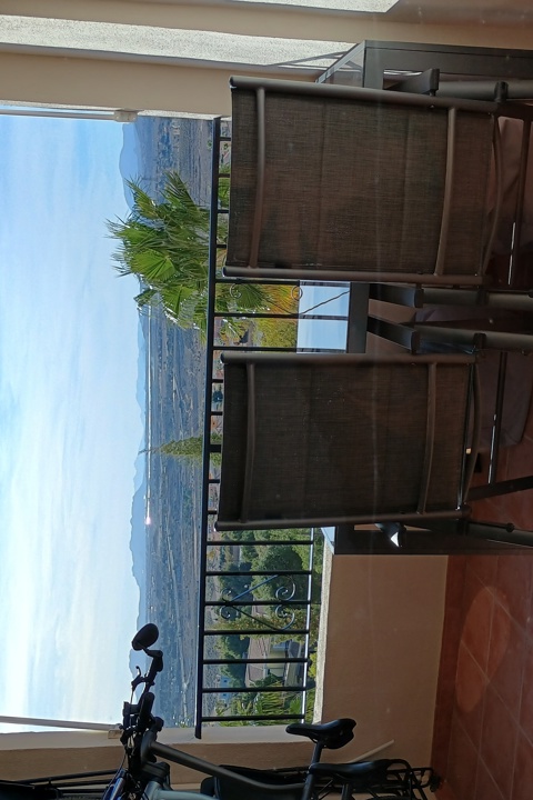 Sunny flat with pool & terrace - 1