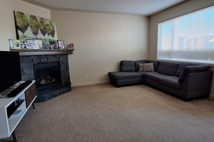 Clean spacious family home in south Calgary - 1