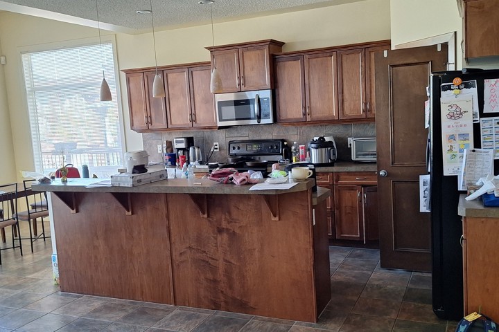 Clean spacious family home in south Calgary - 2