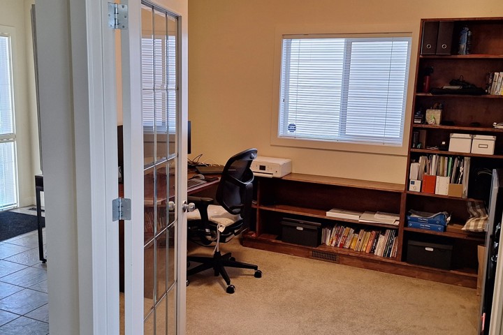 Clean spacious family home in south Calgary - 3