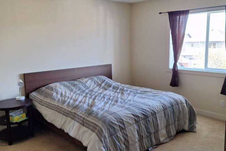 Clean spacious family home in south Calgary - 5