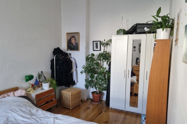 Spacious old building 2-room apartment in Neukolln - 2