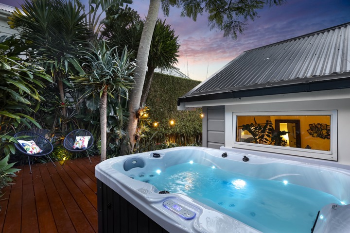 Deluxe house and spa - 7