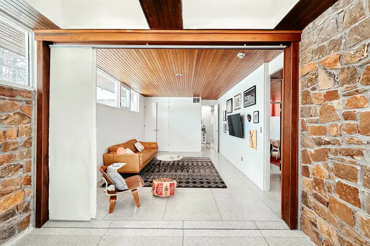 Midcentury Modern Artist Retreat - 5