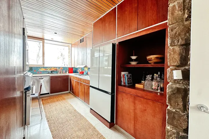 Midcentury Modern Artist Retreat - 11