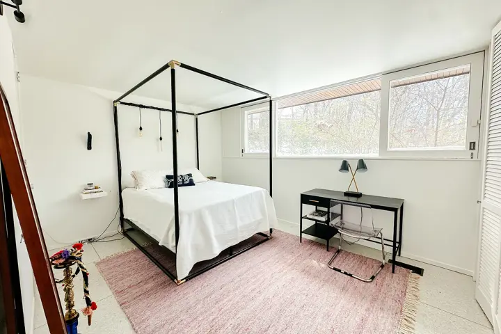 Midcentury Modern Artist Retreat - 19