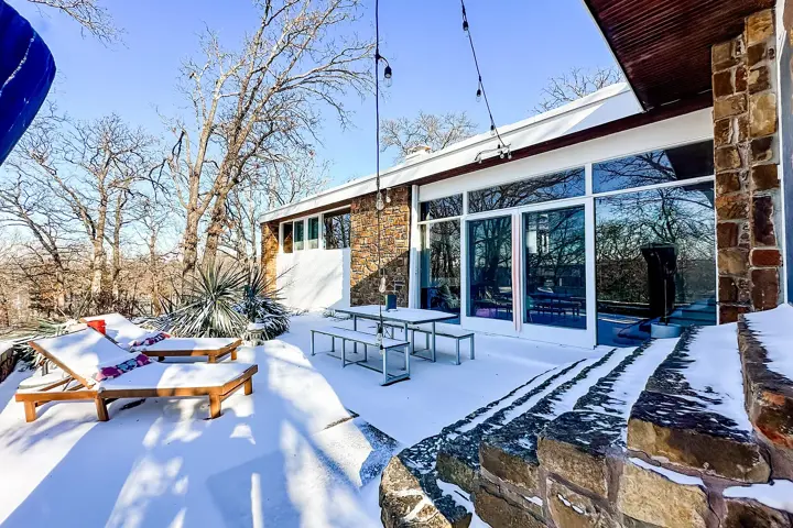 Midcentury Modern Artist Retreat - 21