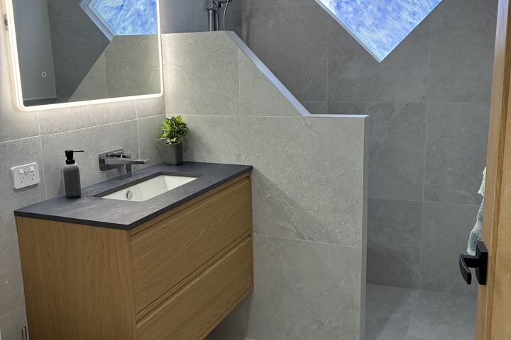 Modern spacious home , private gardens with views - 6