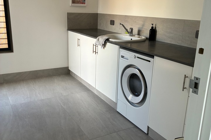 Modern spacious home , private gardens with views - 4