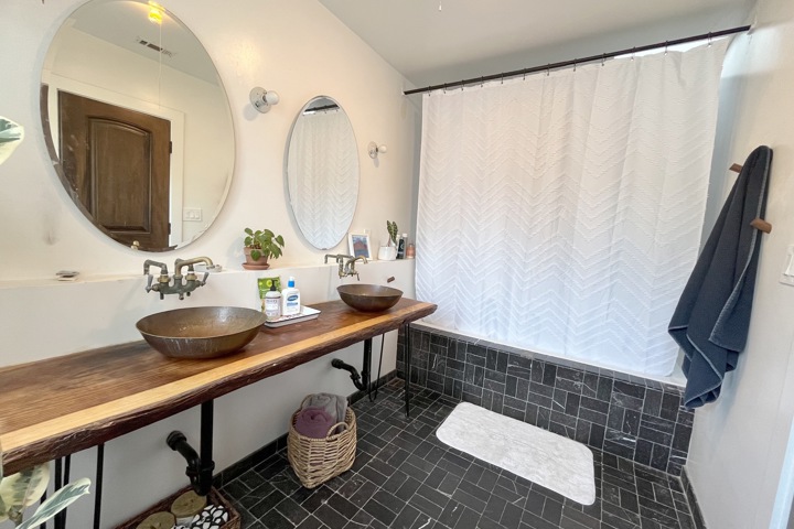 Charming 3-Bedroom in Beautiful LA Spanish Duplex - 20