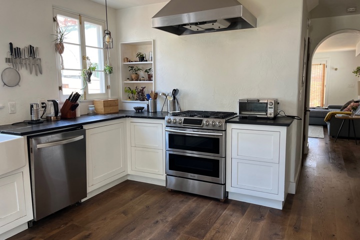 Charming 3-Bedroom in Beautiful LA Spanish Duplex - 6