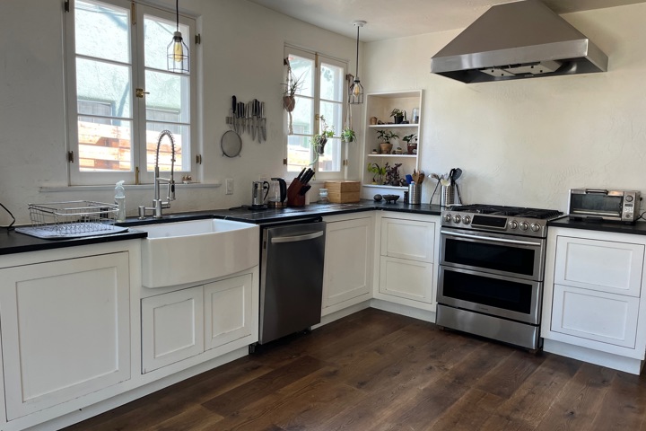 Charming 3-Bedroom in Beautiful LA Spanish Duplex - 7