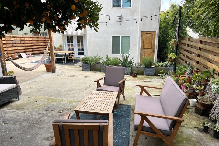 Charming 3-Bedroom in Beautiful LA Spanish Duplex - 25